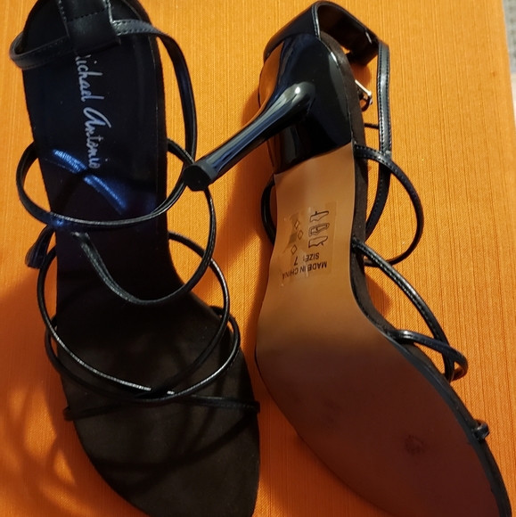 Shoes size 7 - Picture 2 of 2